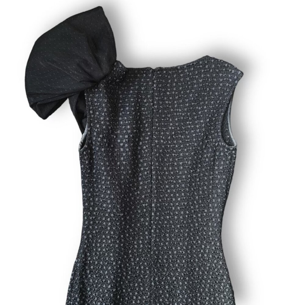 St. John Knit Textured Knit Sheath Dress - Onyx, Size 6, Excellent Condition - Picture 7 of 10